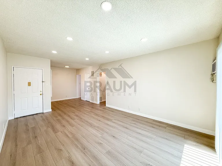 SEPULVEDA — Photo 16