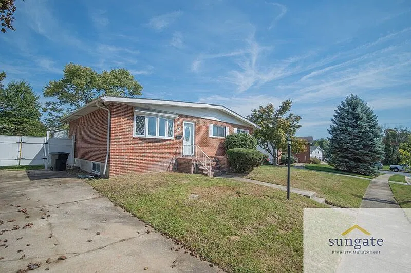 4 bed, 3.0 bath, $3,000 — Photo 2