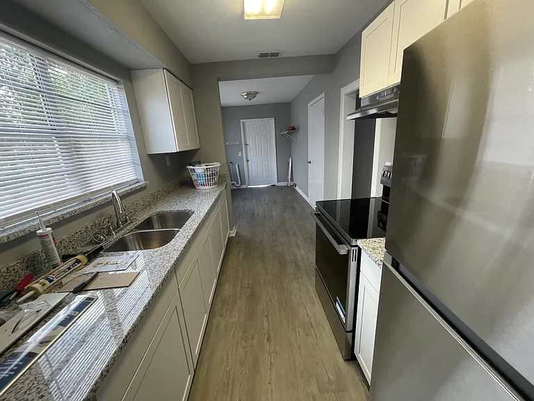 338 W Bay Ave — Photo 3