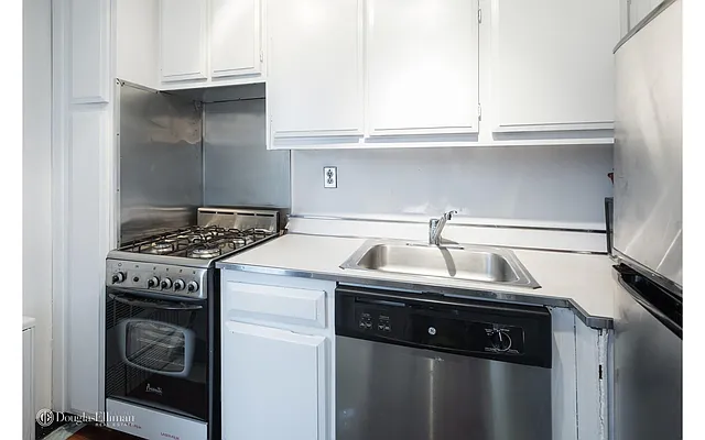 Sold by Douglas Elliman | media 8