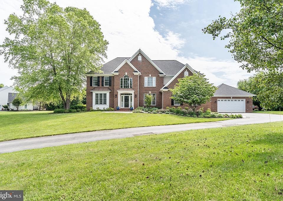 1st image of 3141 Fox Valley Dr