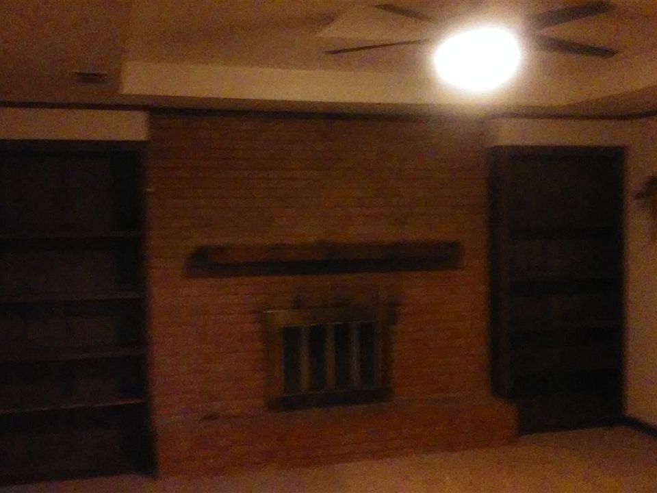 2nd image of 901 Valley Falls Rd