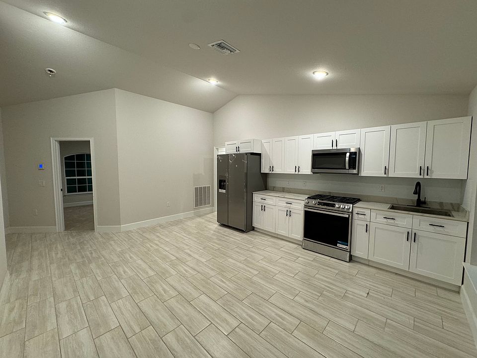 1st image of 513 Windermere Dr #2