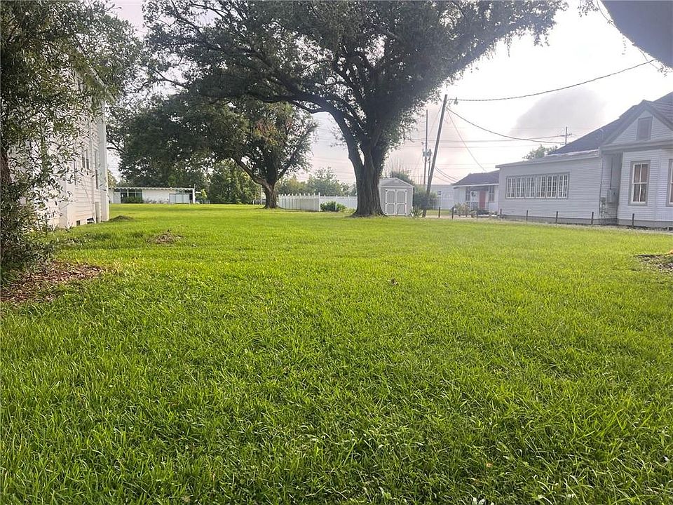 2nd image of 307 E 2nd St