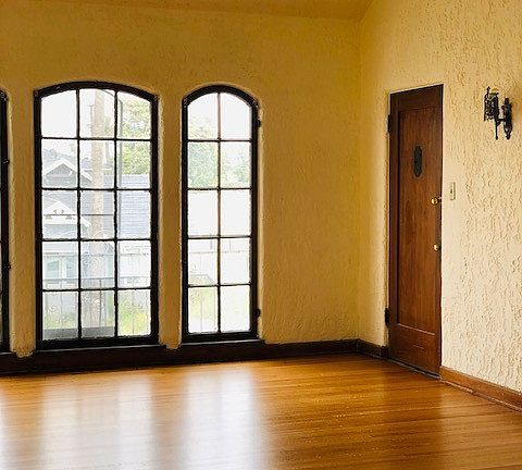 3rd image of 2817 Buckingham Rd APT 3