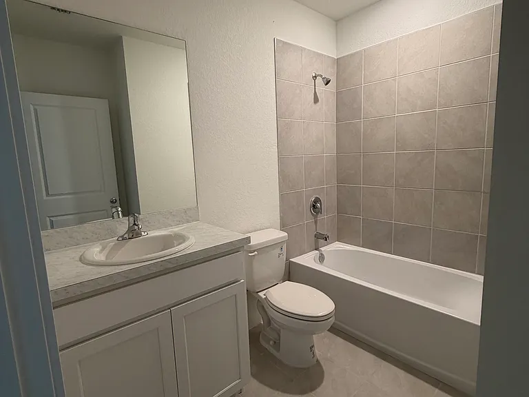1432 NE 4th Ave — Photo 3