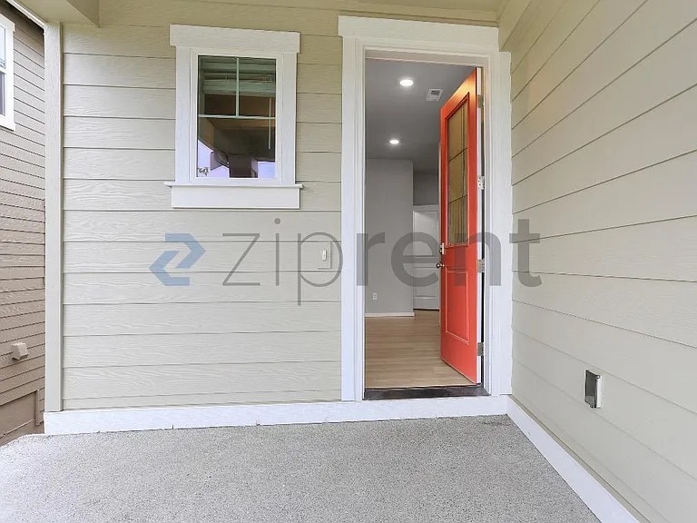 1169 SW Pendleton Way — Photo 2