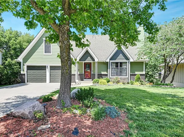 8002 Swarner Dr, Lenexa, KS 66219