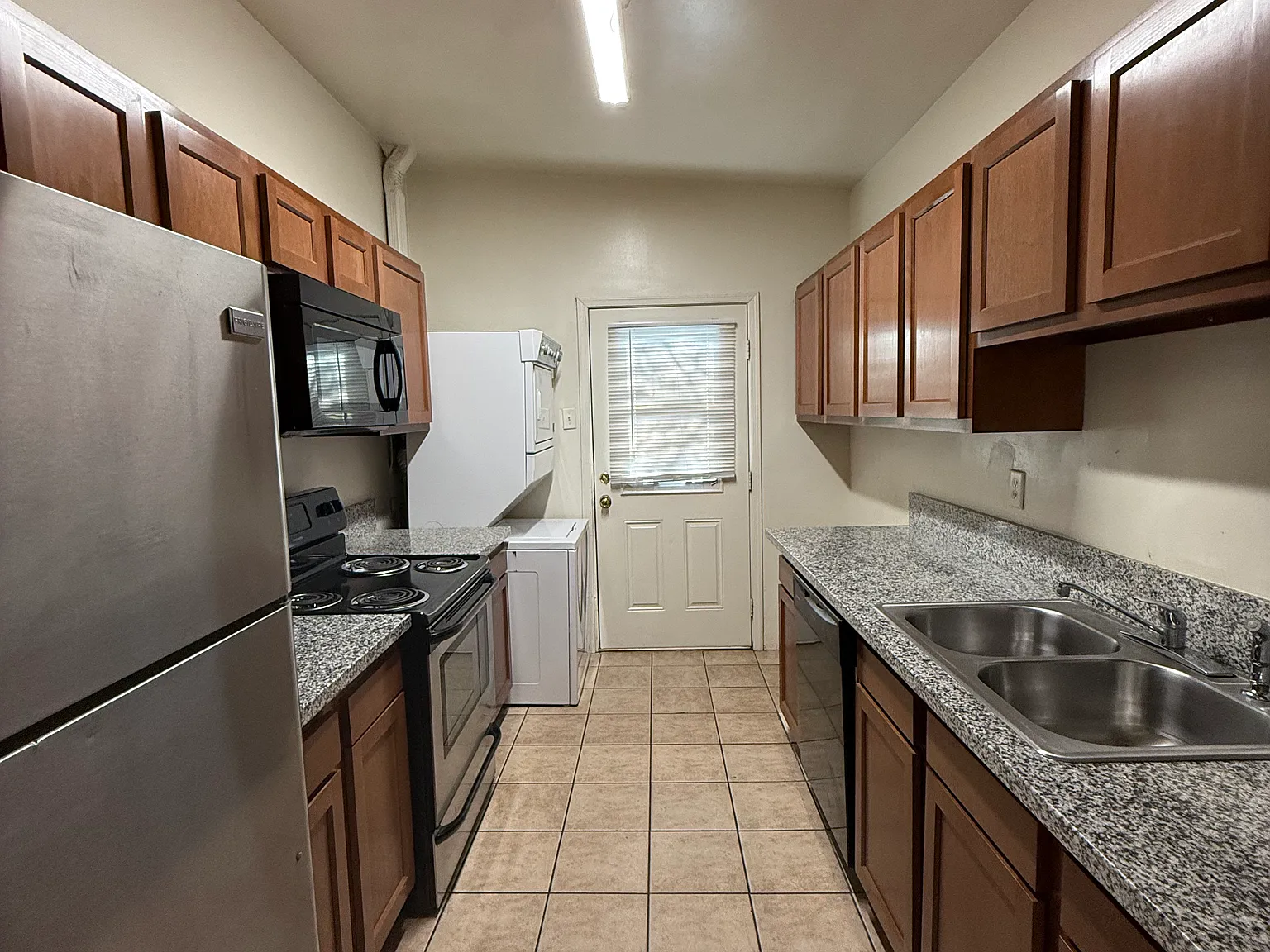 516 E Waverly St — Photo 3