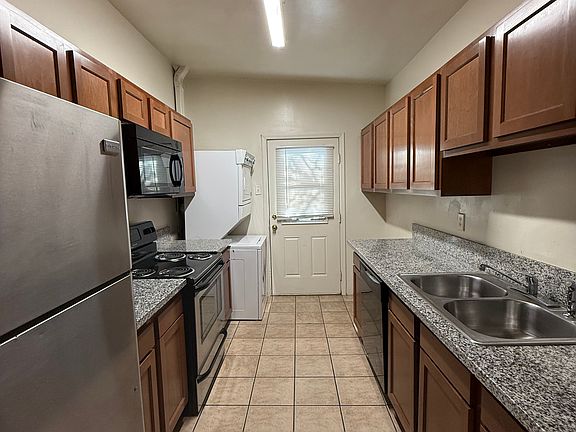3rd image of 516 E Waverly St Unit 1