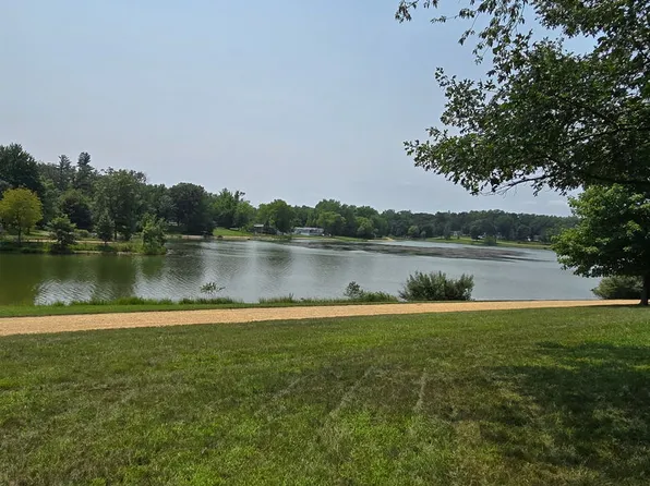 16/200 Woodhaven Dr E, Sublette, IL 61367