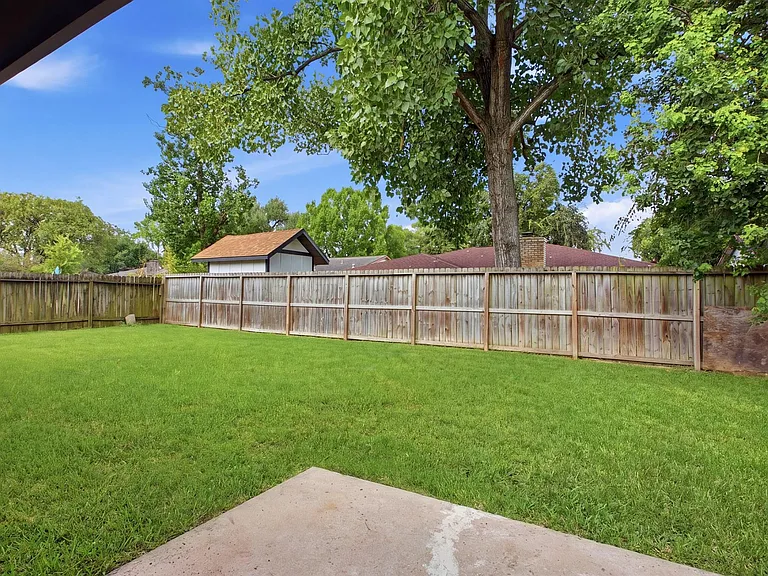 10506 Stockman Ln — Photo 23