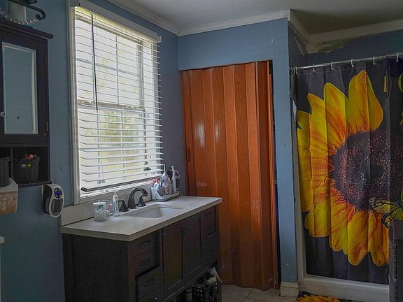 3rd image of 1005 Denny Rd