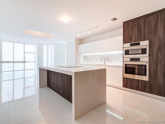 3rd image of 851 NE 1st Ave #363