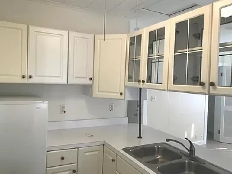 412 Cathcart Ave #412 — Photo 3