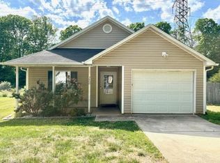 3400 Tinley Park Dr, Winston Salem, NC 27107