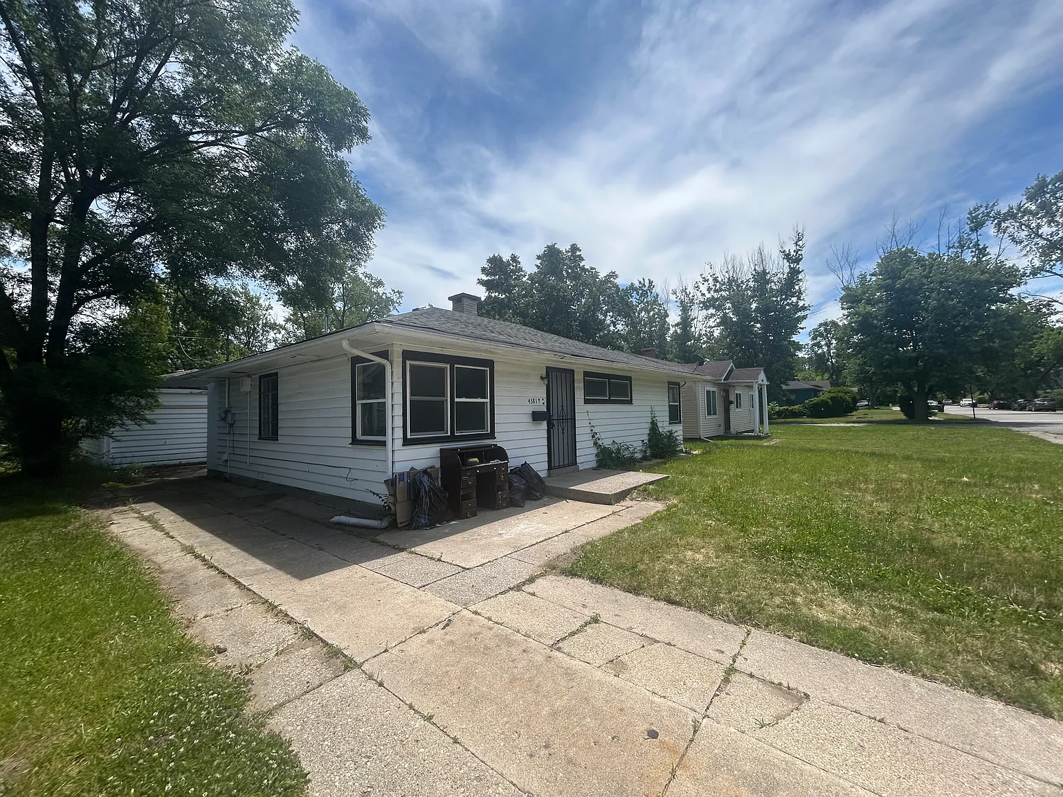 3 bed, 925 sqft, $1,295 — Photo 2