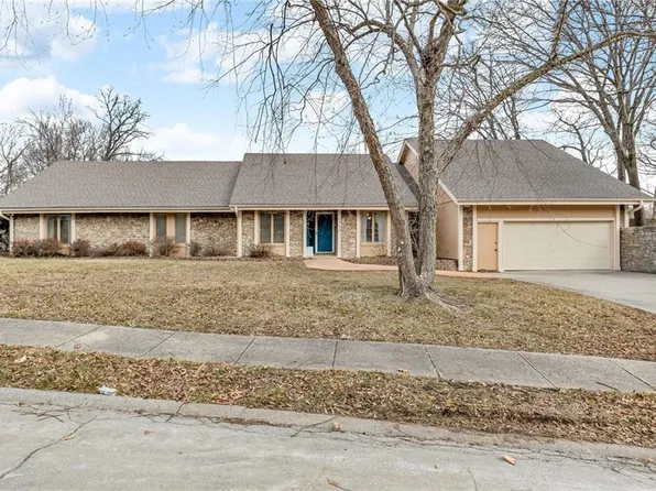 6753 N Park Ave, Gladstone, MO 64118