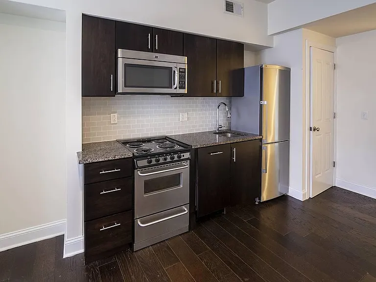115 S 21st St #404 — Photo 1