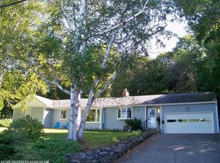 25 Memorial Dr, Winthrop, ME 04364