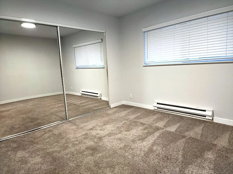 Kent Riviera Apartments — Photo 8