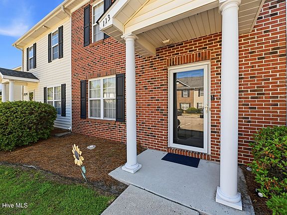 5th image of 113 Lincoln Place Circle