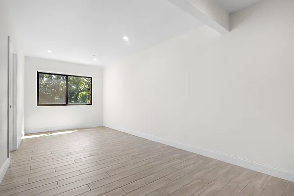 Rented by SERHANT. | media 8