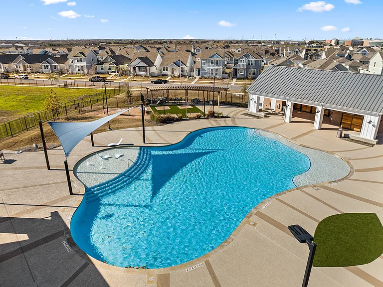 Casetta Ranch pool and community center are located nearby in the neighborhood.