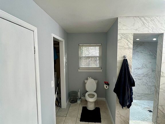 5th image of 140 Armstrong Loop