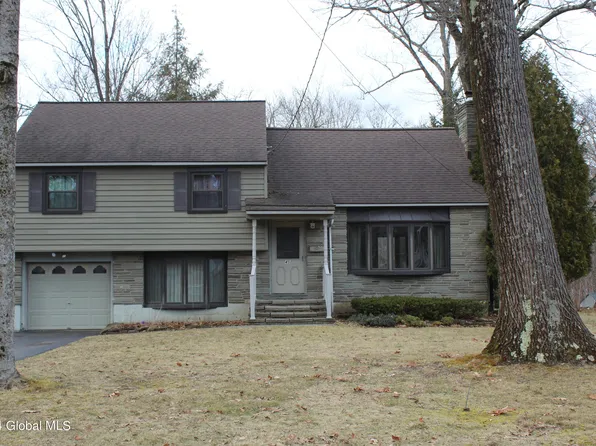 45 Woodside Dr, Glenville, NY 12302