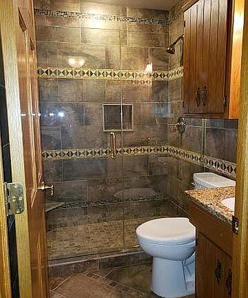 Main/Hallway Bathroom 
