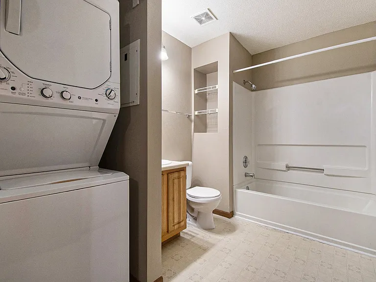 Deerfield Apartments Council Bluffs — Photo 13