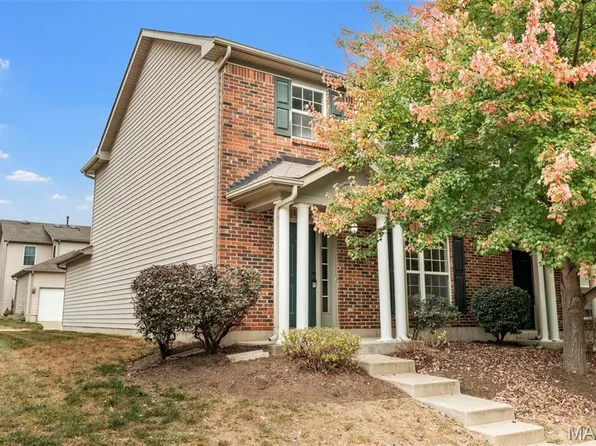 314 Montclair Tower Dr, Saint Charles, MO 63303