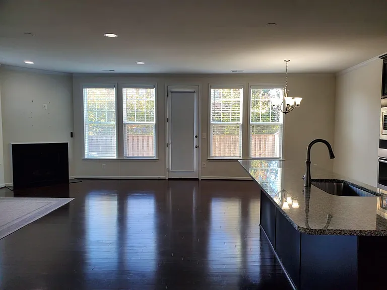 42513 Benfold Sq — Photo 6