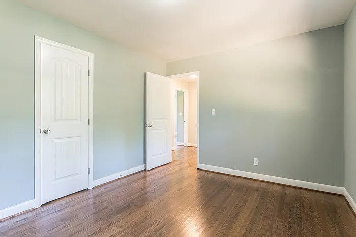 204 W Johnson St — Photo 16