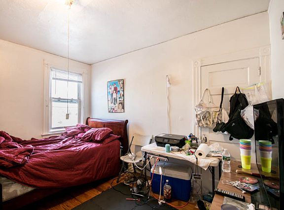 4th image of 204 Chapin Ave