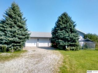 8608 Bay Rd, Plattsmouth, NE 68048