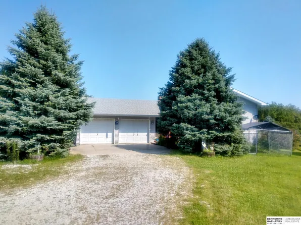 8608 Bay Rd, Plattsmouth, NE 68048