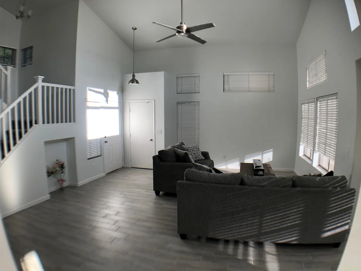 3 bed, 2.5 bath, 1543 sqft, $2,400 — Photo 3