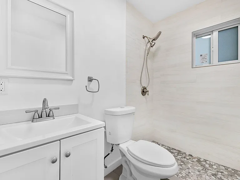 112 SW 11th Ave #3 — Photo 10