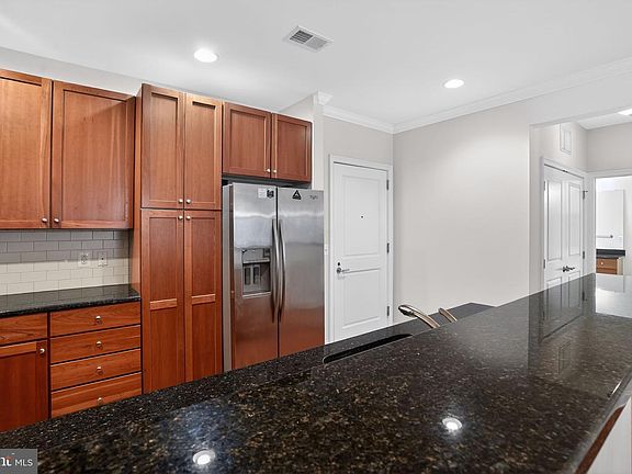 5th image of 700 Commodore Ct Unit 2705