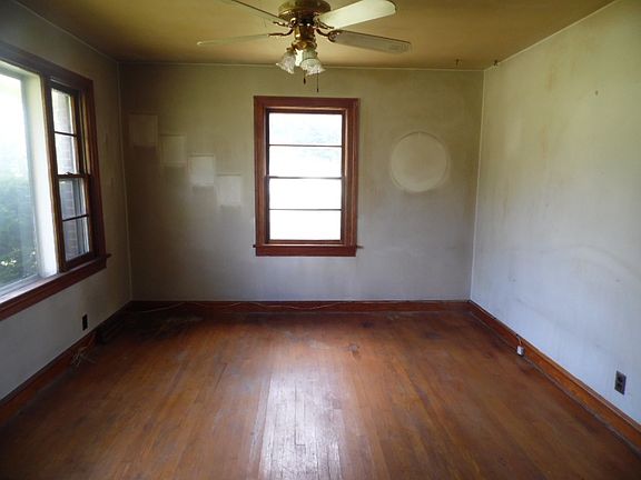 2nd image of 771 Oakcrest Cir