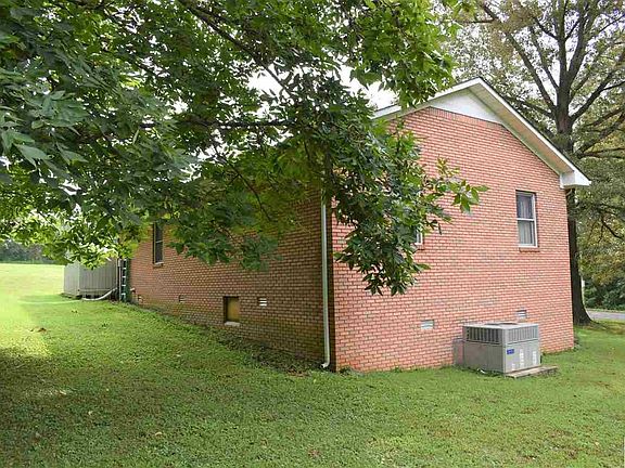4th image of 210 Hillview Dr