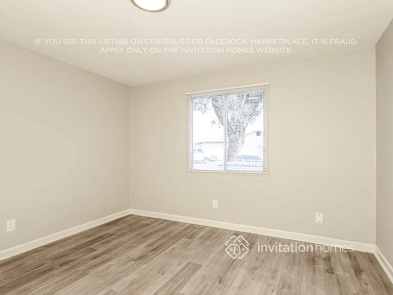 4512 N 81st Dr — Photo 8