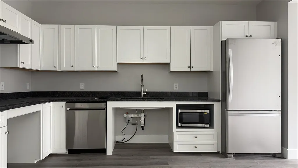 Building Photo - 251 Sladen St #105