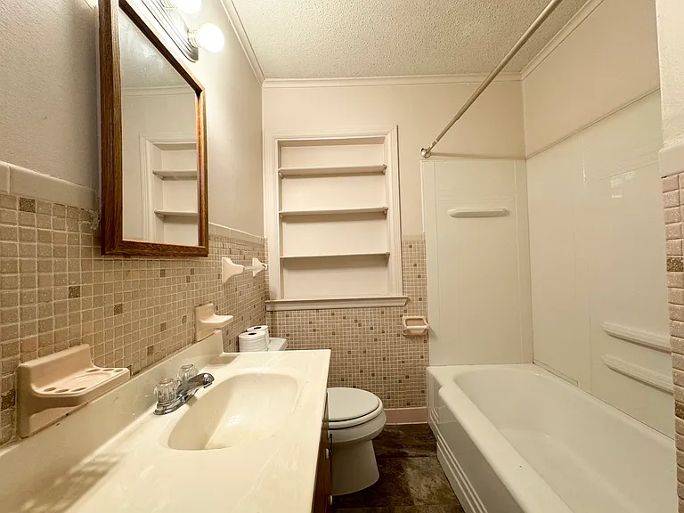 1401 E 23rd Ave — Photo 18