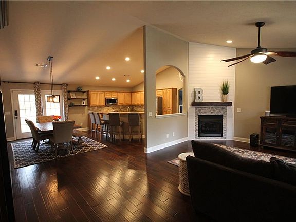 3rd image of 4 Laceby Ln