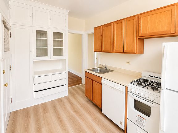 4th image of 737 Hinman Ave APT 2W