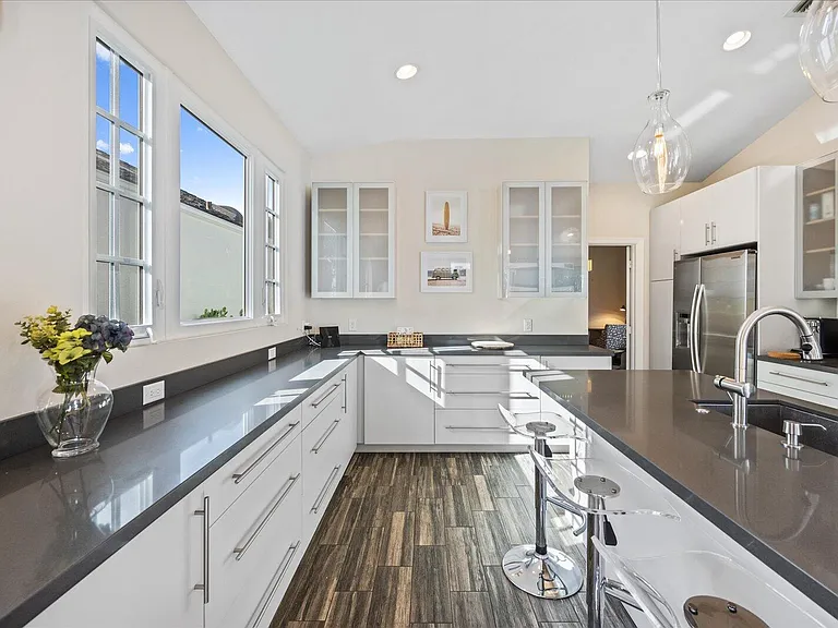 2466 Muir Cir — Photo 14