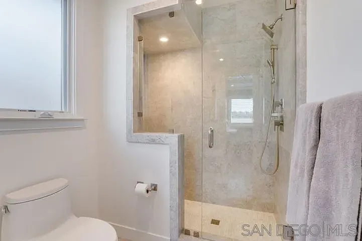 710 E Ave — Photo 35